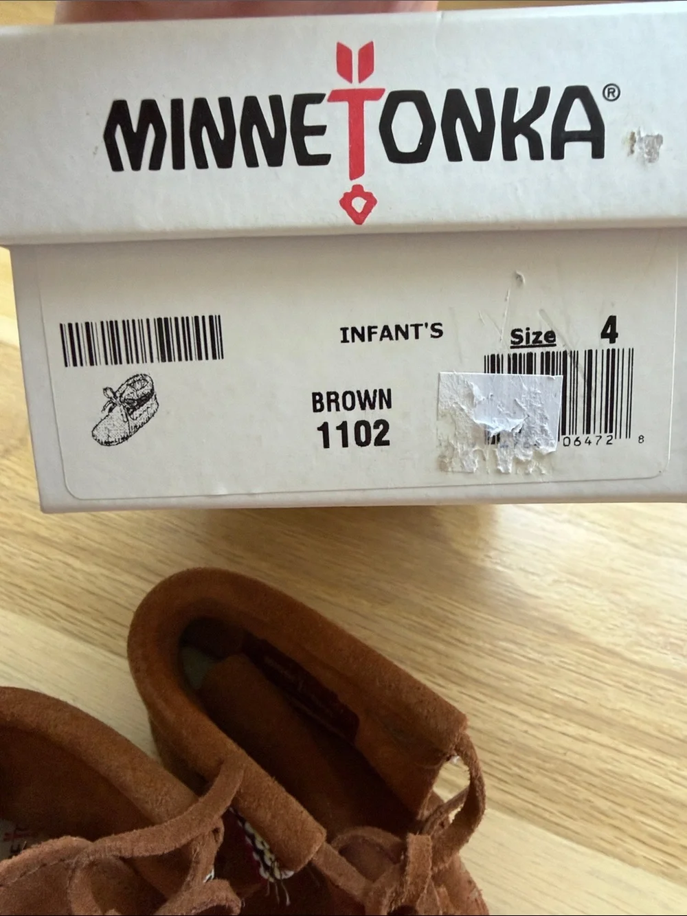 New Minnetonka Kids Chestnut Suede Moccasins with Multicolor Trim infant size 4